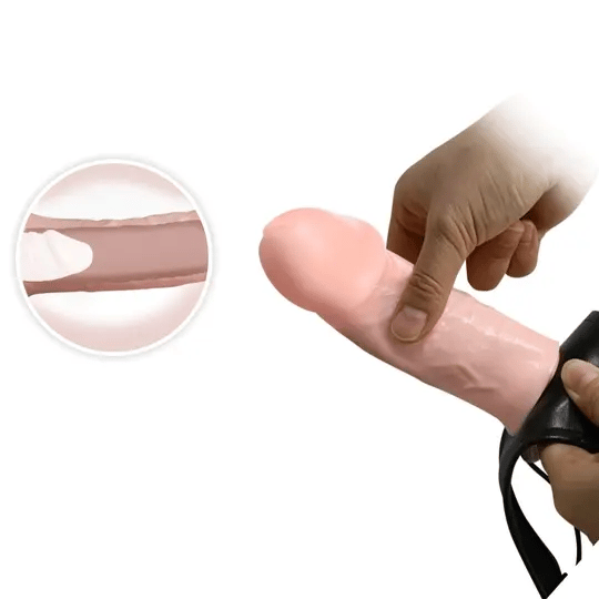 Arnés con Dildo Hueco